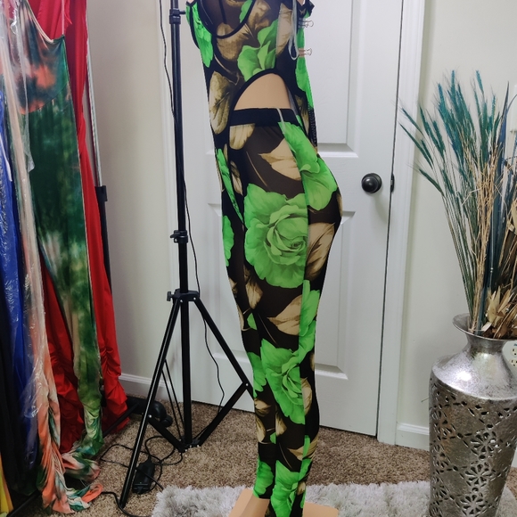 Sheer Fitted Two Piece - Picture 3 of 3